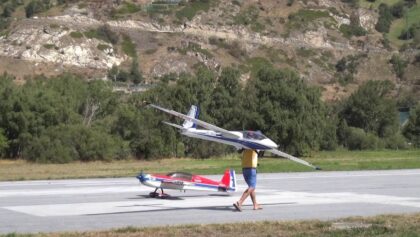 Gernot Bruckmann Huge RC SWIFT Sailplane with Austria Flag Smoke