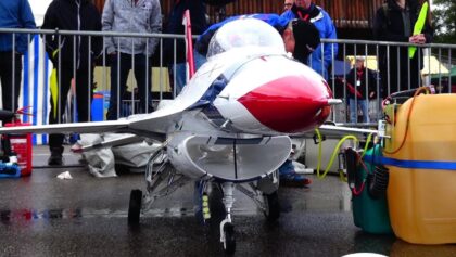 INCREDIBLE RC SCALE US AIR FORCE F-16 THUNDERBIRD TURBINE JET