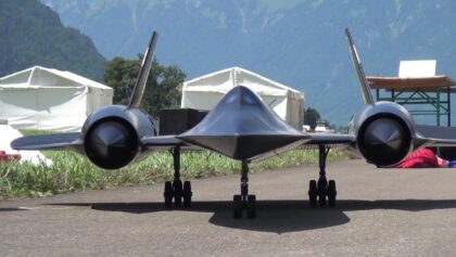 The New R/C Lockheed SR-71 Blackbird by Roger Knobel with