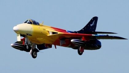 2x Hunter Miss Demeanour Rainbow R/C Turbine Jet Modell Top