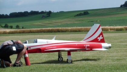 GIANT XXL RC JET SCALE MODEL TIGER F-5 PATROUILLE SUISSE