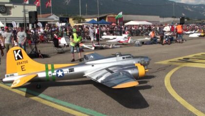 RC B-17 FLYING FORTRESS AND WARBIRD FORMATION GRENCHEN