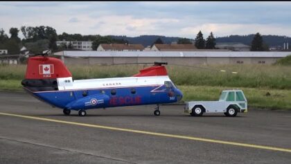 R/C Push-Back (selfmade) bring a Giant Labrador CH-113 R/C Helicopter