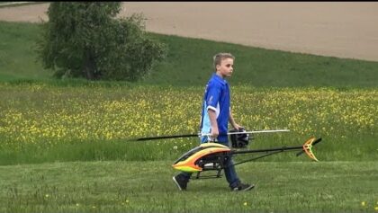 Simon Hatz from Austria fly the LOGO 700 3D Young
