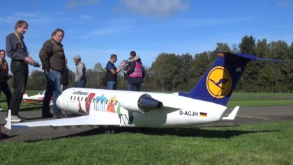 CRJ 200 Amazing Radio controlled Model Airliner Bombardier Canadair Regional