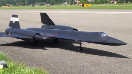 LARGE SR-71 BLACKBIRD TOTALLY SELF CONSTRUCTION TURBINE JET MODEL BY