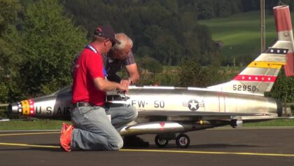 R/C JET CLASSIC F-100 AND F-104 RC TURBINE SCALE MODEL