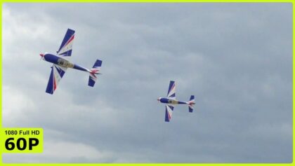 TWO XL EXTRA 300 IN PERFECT AEROBATIC FLIGHT – PROWING