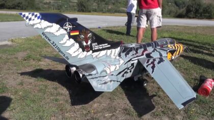 Tornado ECR RC Jet turbine powerd with a fantastic sound