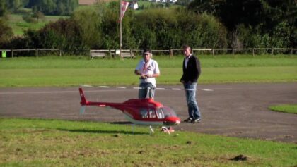 91.Hugo.M Der grösste Scale Turbinen Helikopter with skid scrape.!! Modellflug-Show