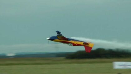 Euroflugtag Rheidt 2011 – Extra 330