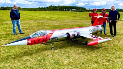 GIANT and FAST RC F-104 Starfighter Flight Demonstration with cross