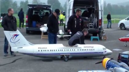 Gigantic RC Airliner BAe Avro RJ 100 turbine Model Airplane
