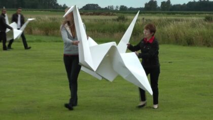Modellflug-Kunst-Performance (Birds and Clouds …)