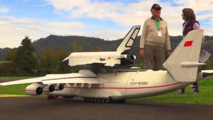 Wolrd biggest Airplane Antonov AN-225 Mriya CCCP with Buran Radio