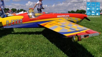 2X EXTRA 330SC RC AEROBATIC SMOKE FLIGHT GERMAN AEROBATIC TEAM