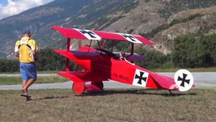 800ccm Gigantic RC Airplane Fokker DR-1 Scale Model in a