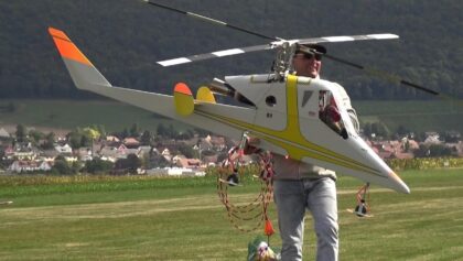 BIG INTERMESHING ROTORS RC TURBINE HELICOPTER MODEL KAMAN K-MAX K-1200