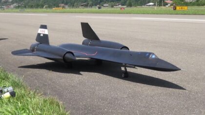 FASTEST JET ON EARTH BLACKBIRD SR71 TURBINE RC SCALE MODEL