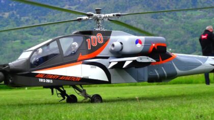 Giant Apache AH-64D RC Turbine Scale Model Helicopter 4 Blade