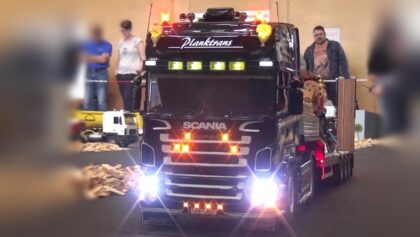 Black Scania R620 RC Truck with Lights,Sound and a very