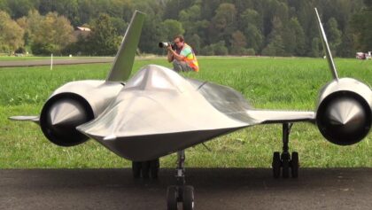 Blackbird SR-71 R/C Turbine Jet Model2 by Roger Knobel Hausen