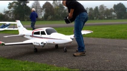 Crazy Good Pilot Radio controlled Big Cessna 310 Turbo twin