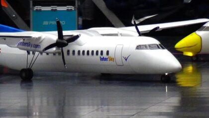 DASH 8 Q300 and Q400 RC ULTRA-LIGHT WEIGHT AIRPLANE INDOOR