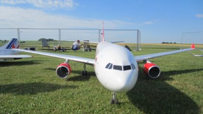 Electro vs Turbine RC Airliner A-340 and A-330
