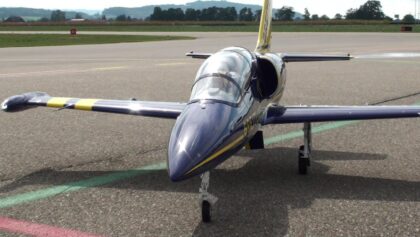 GIANT ALBATROS L-39 SCALE TURBINE RC MODEL BREITLING AEROBATIC JET