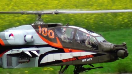GIANT APACHE ROYAL NETHERLANDS AH-64 SUPER SCALE RC MODEL ELECTRIC