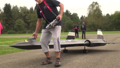 GIANT BLACKBIRD SR-71 TWIN TURBINE RC JET BY LOTHAR