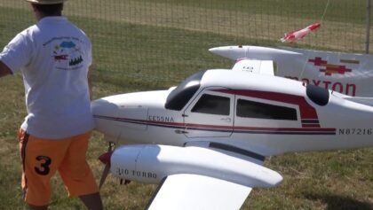 GIANT RC AIRPLANE CESSNA 310 TURBO FLIGHT PERFORMANCE