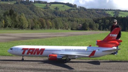 Hausen Giant RC Airliner MD-11 and Airbus A-340 fly together