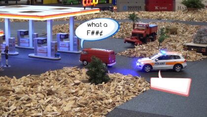Hippi Van VW Type2 CRASH in to a Gas Station