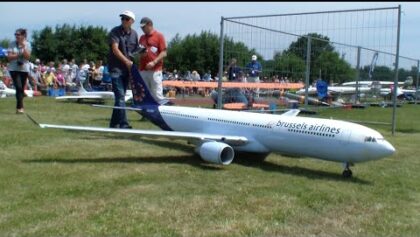 Huge RC Airbus A330-300 Turbine Model *problems during landing* Airlinermeeting