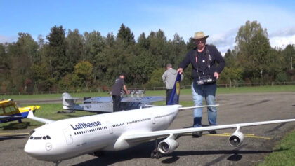 *New Video of* 2x Huge R/C Airliner MD-11 TAM and