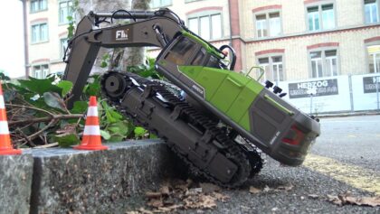 RC Construction Site/Baustelle Huina 1593 Bagger and Upgrade Tieflader RC