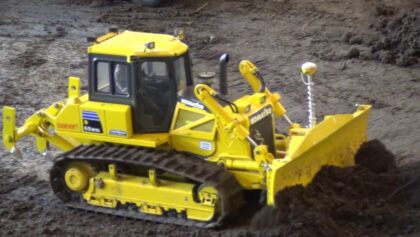 RC PLANIERRAUPE KOMATSU D65 DOZER FASZINATION MODELLBAU 2017
