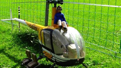 RC Robinson R22 Scale Helicopter Flight with Autorotation Landing