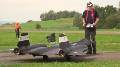 SR-71 Blackbird with After-Burn HUGE RC TURBINE MODEL JET Weight