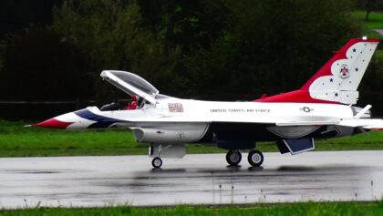 United States Air Force Thunderbirds F-16C Fighting Falcon Giant RC